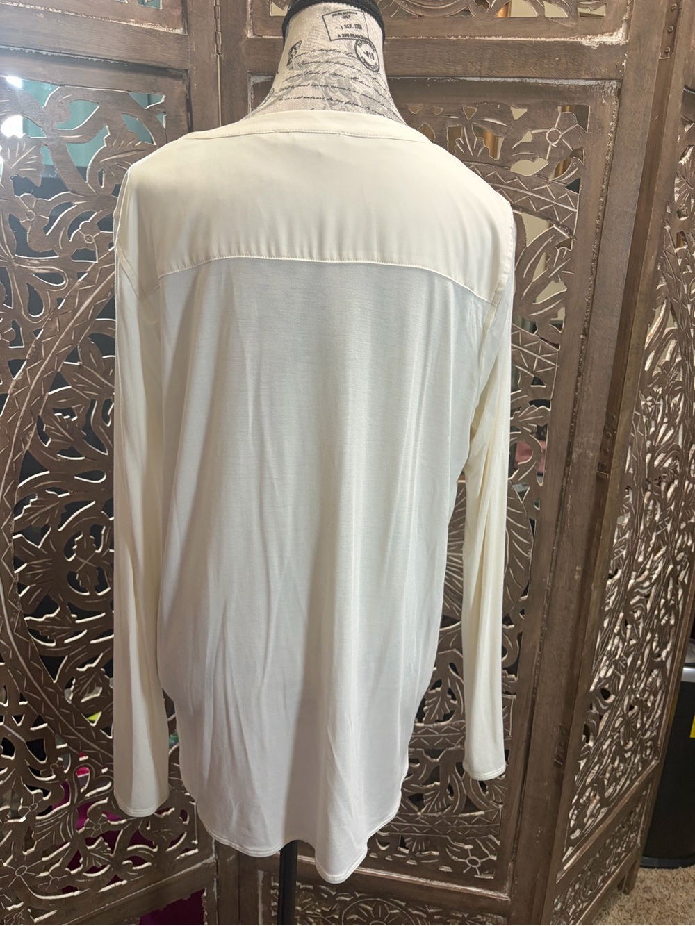 White House Black Market Cream V-Neck Long Sleeve Blouse - Picture 4 of 5
